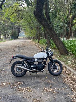 TRIUMPH STREET TWIN TRIUMPH STREET TWIN